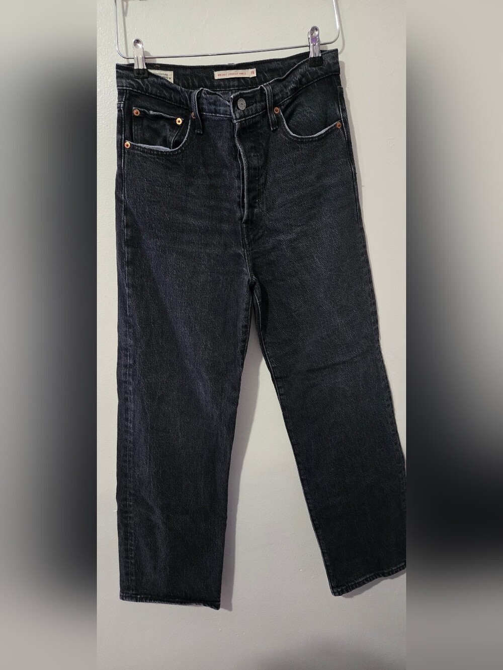 Levi's High-Rise Black Ribcage Straight-Leg Jeans Sz 28. Button-fly
